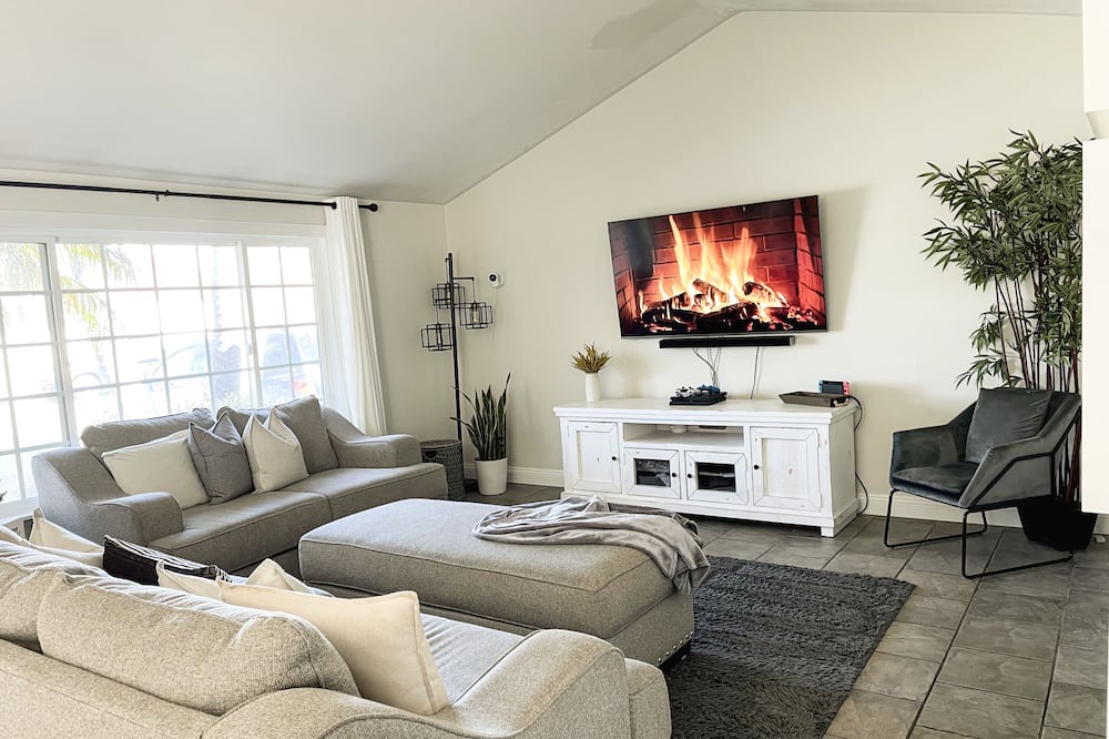 Photo of Livingroom in Costa Mesa