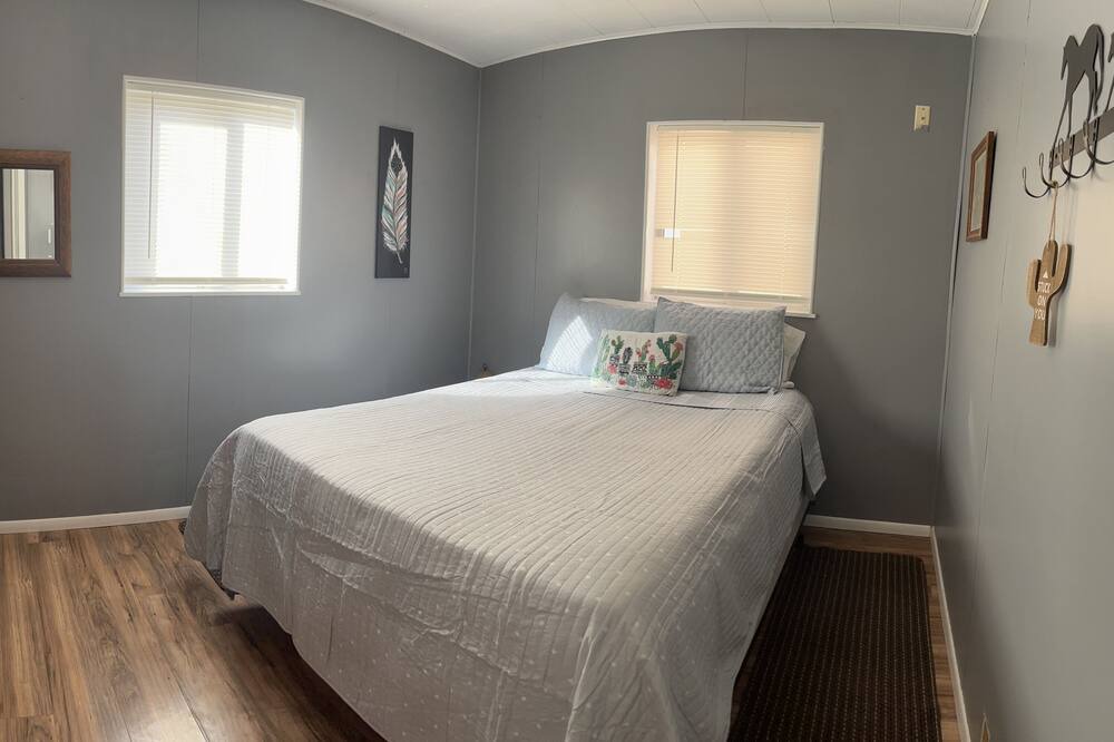Photo of Bedroom in Lakeview