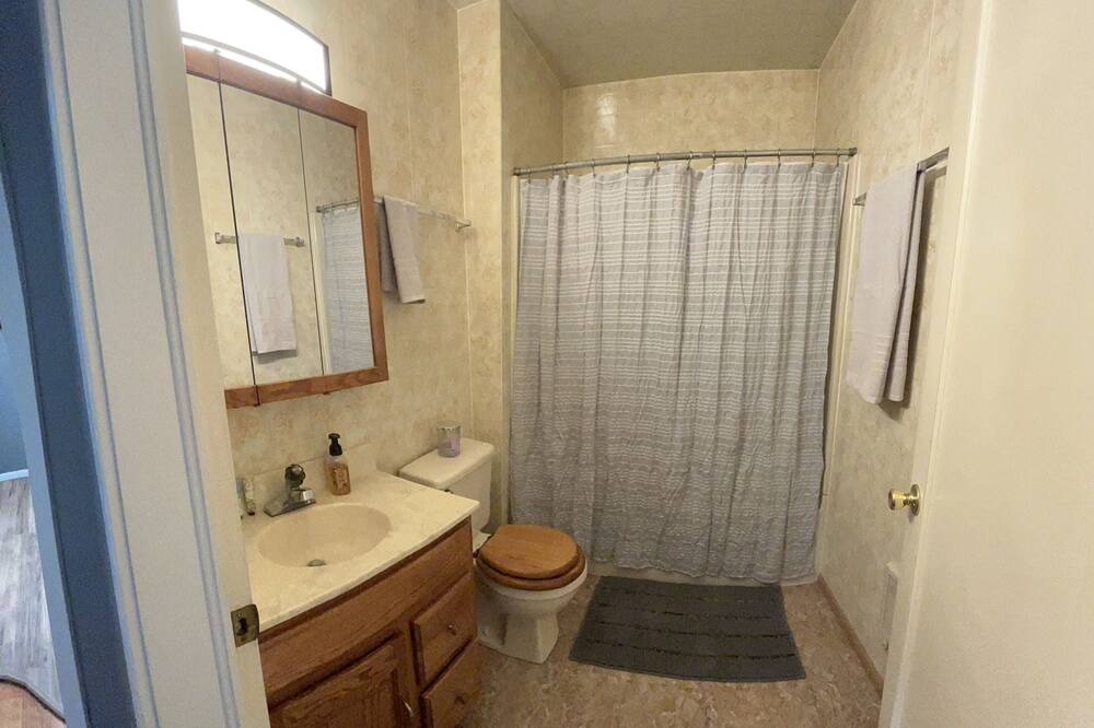Photo of Bathroom in Lakeview