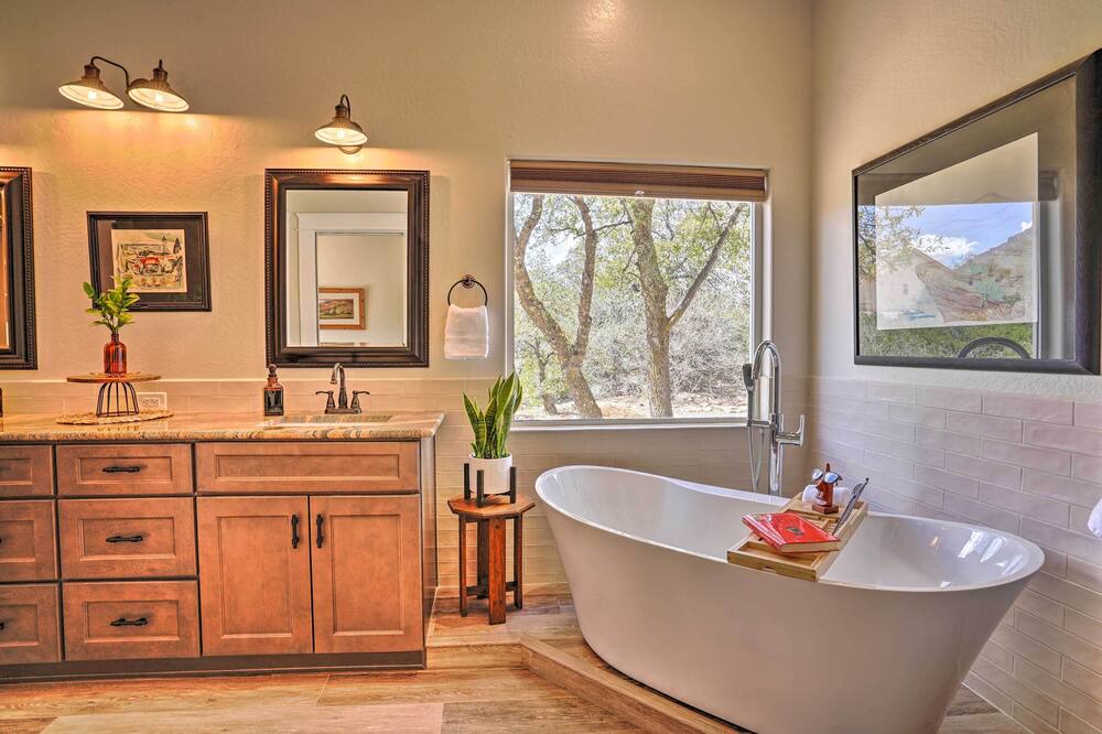 Photo of Bathroom in Williamson