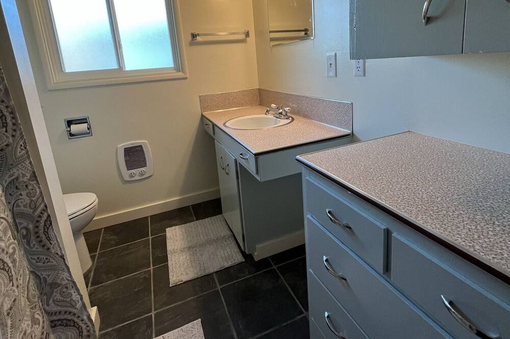 Photo of Bathroom in Oakridge
