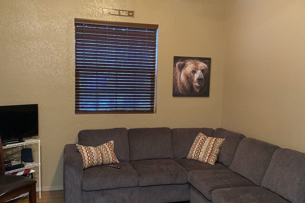 Photo of Livingroom in Posey