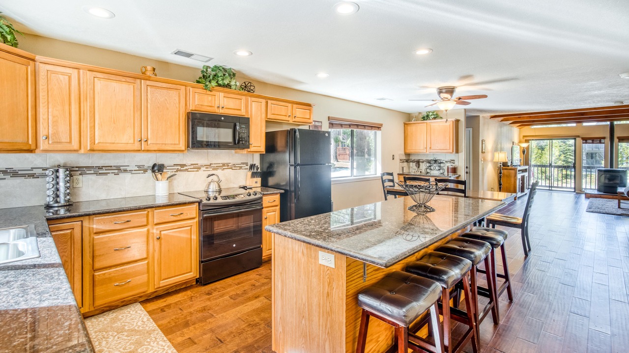 Photo of Kitchen in Shaver Lake