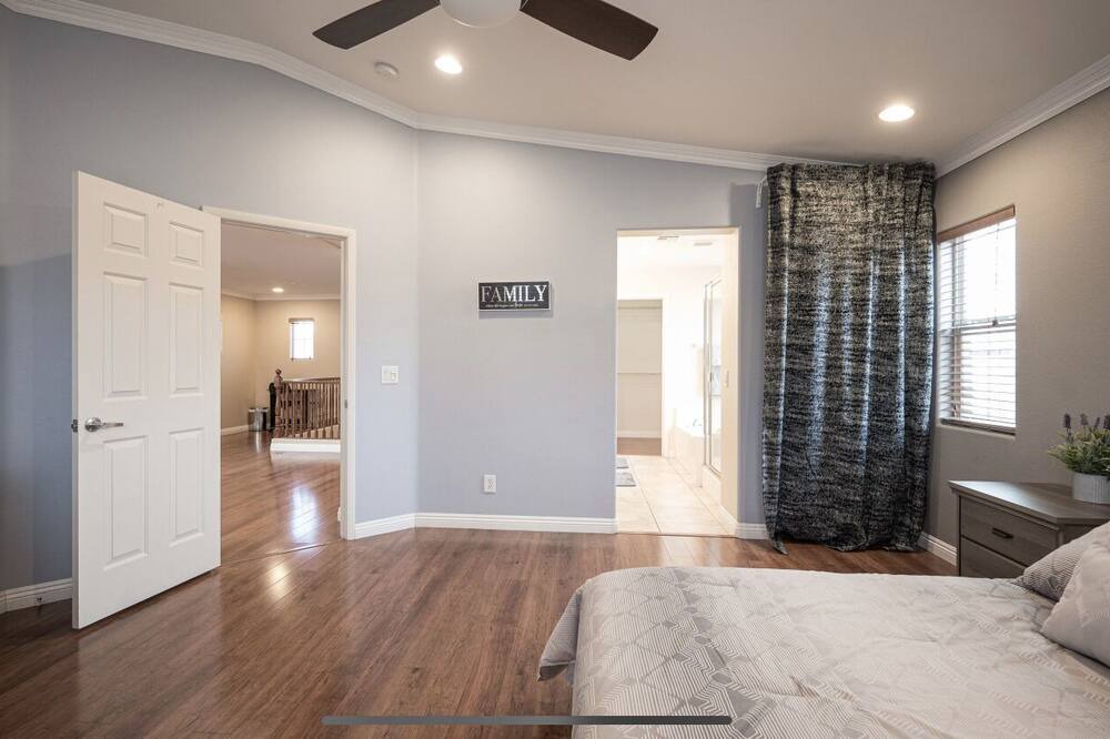 Photo of Bedroom in Enterprise