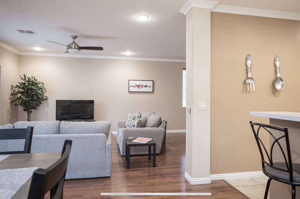 Photo of Livingroom in Enterprise