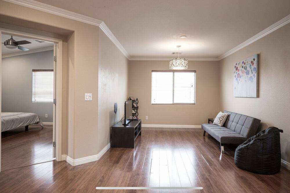 Photo of Livingroom in Enterprise