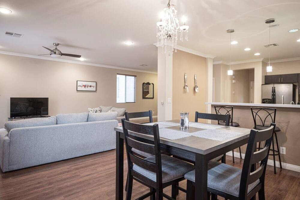 Photo of Livingroom in Enterprise
