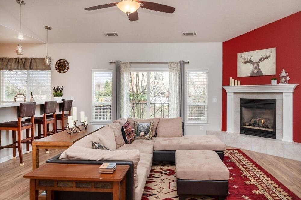 Photo of Livingroom in Redding