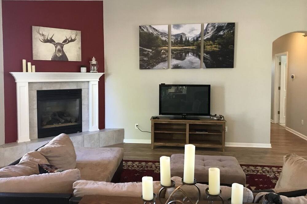 Photo of Livingroom in Redding