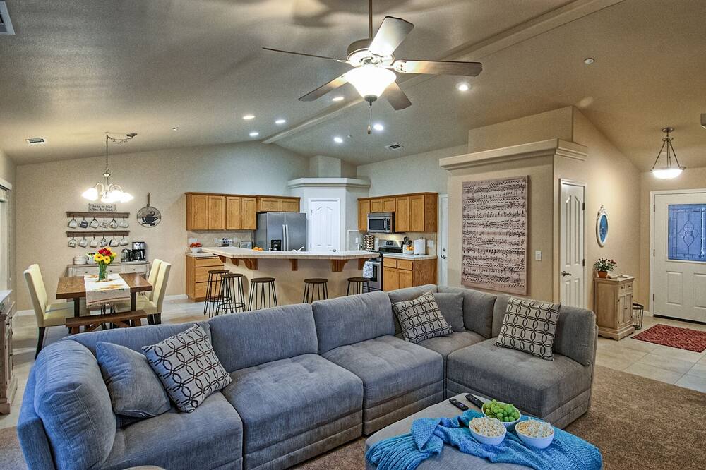 Photo of Livingroom in Redding