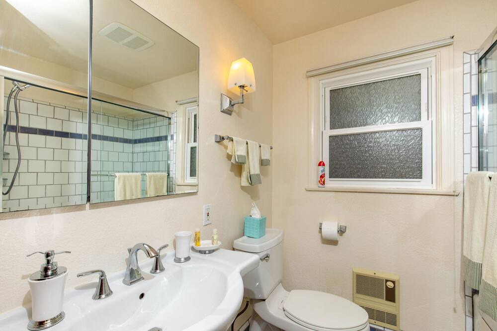 Photo of Bathroom in Olde Solana Beach
