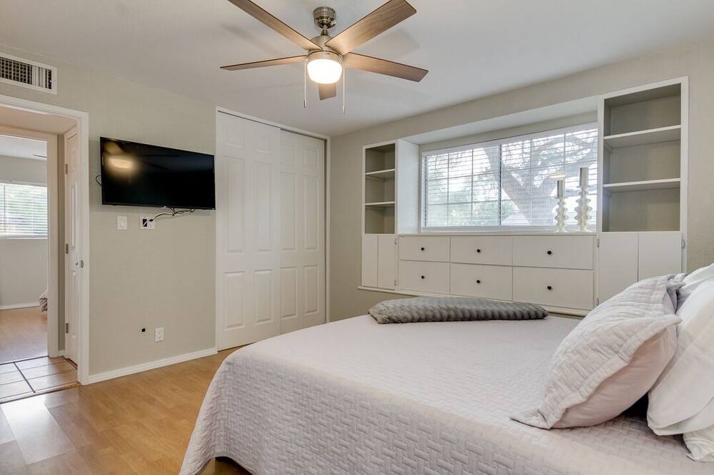 Photo of Bedroom in Scottsdale Estates Nine