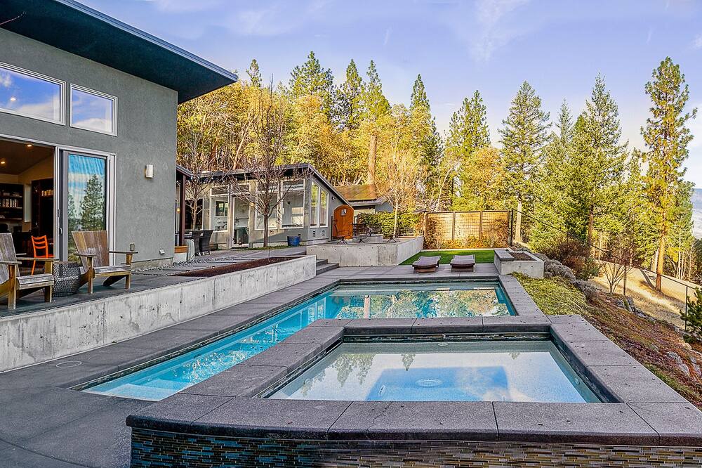 Photo of Outdoor in Ashland