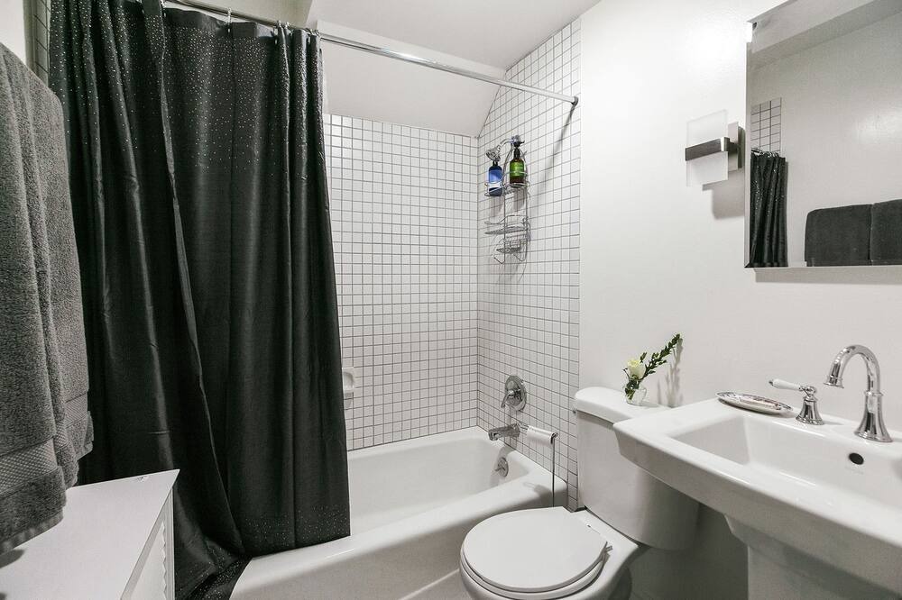 Photo of Bathroom in Pacific Heights