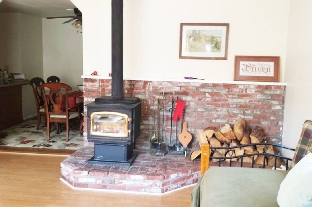Photo of Livingroom in June Lake