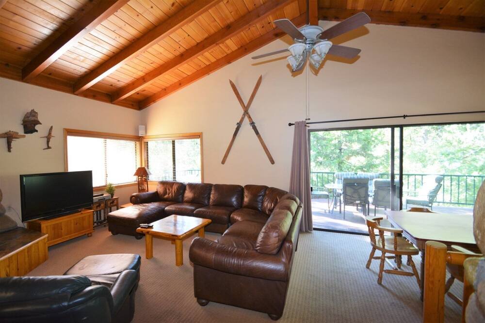 Photo of Livingroom in Bass Lake
