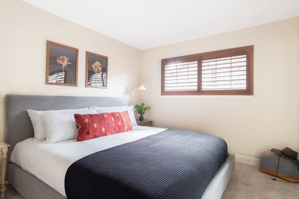 Photo of Bedroom in North Junior College Neighborhood Association