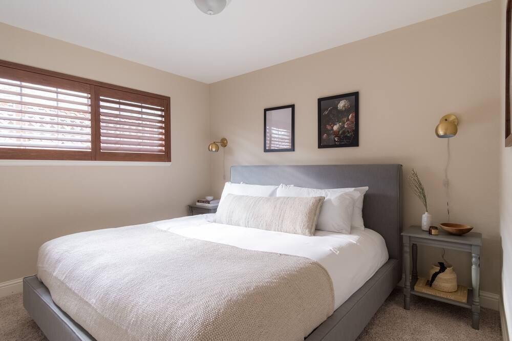 Photo of Bedroom in North Junior College Neighborhood Association