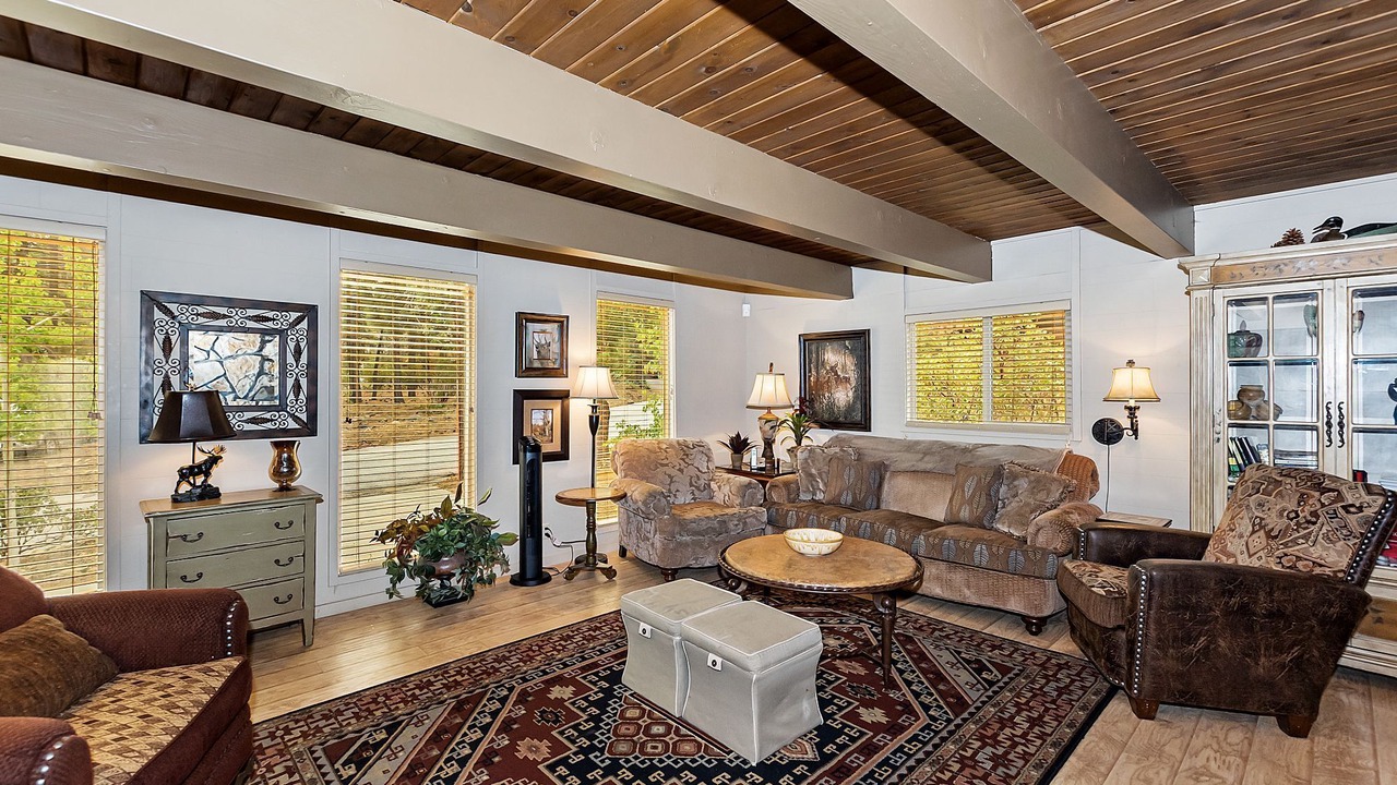 Photo of Livingroom in Summit Estates