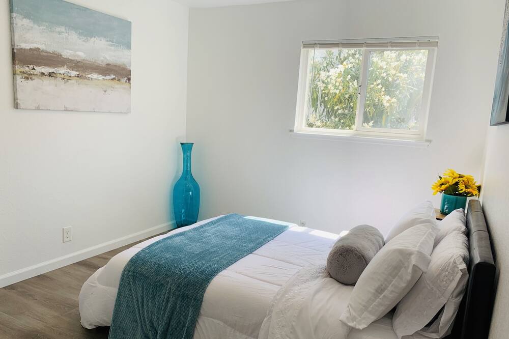 Photo of Bedroom in San Leandro
