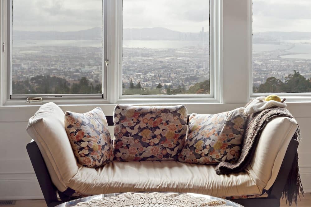 Photo of Livingroom in Oakland