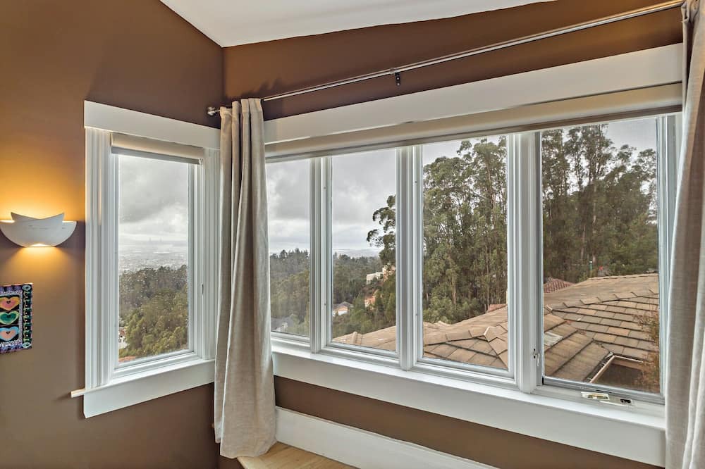 Photo of Bedroom in Oakland