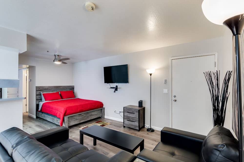 Photo of Livingroom in Surprise