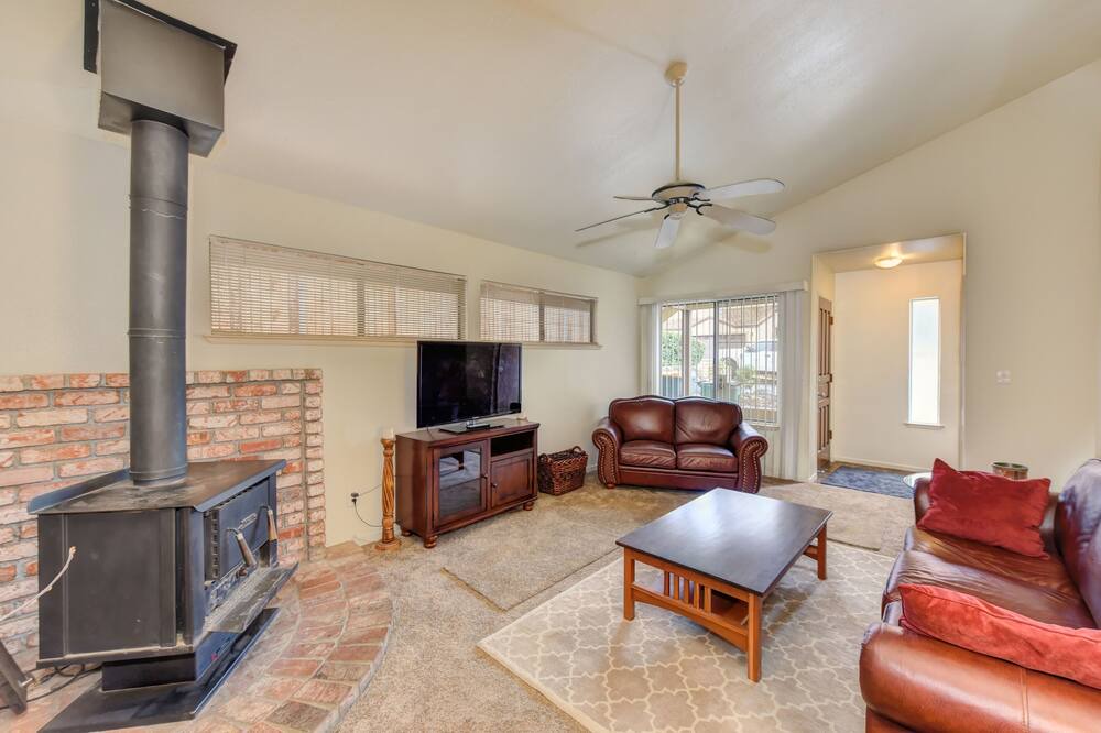 Photo of Livingroom in Rescue