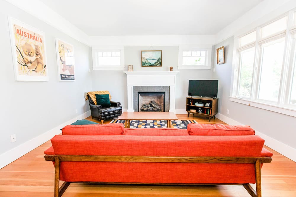 Photo of Livingroom in Southwest Santa Rosa