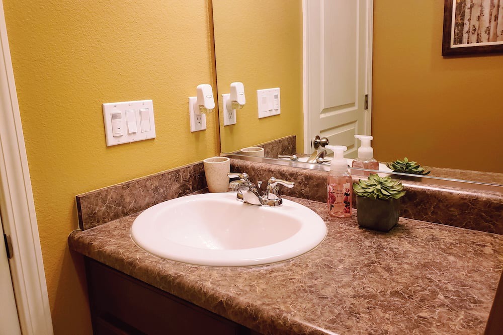 Photo of Bathroom in Roosevelt