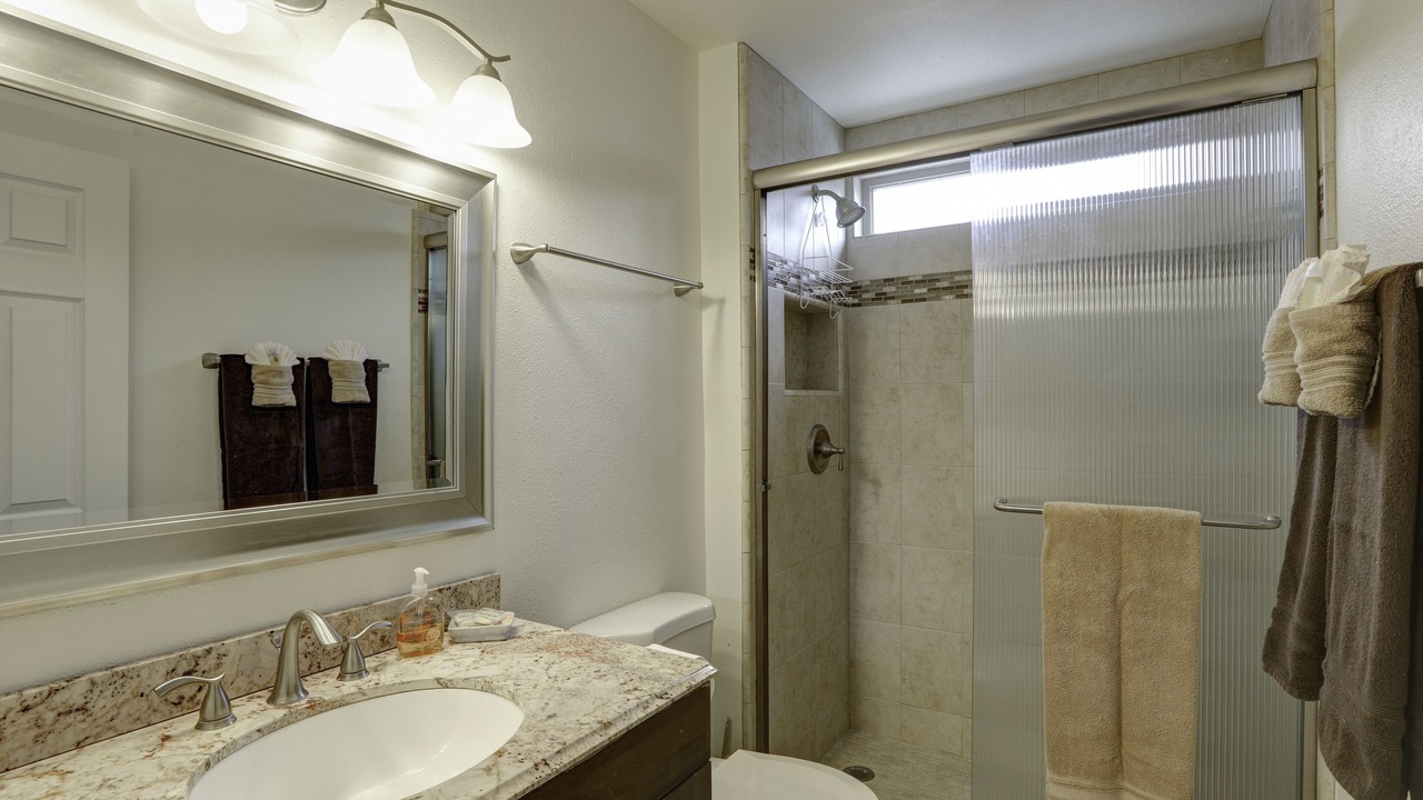 Photo of Bathroom in Motel District