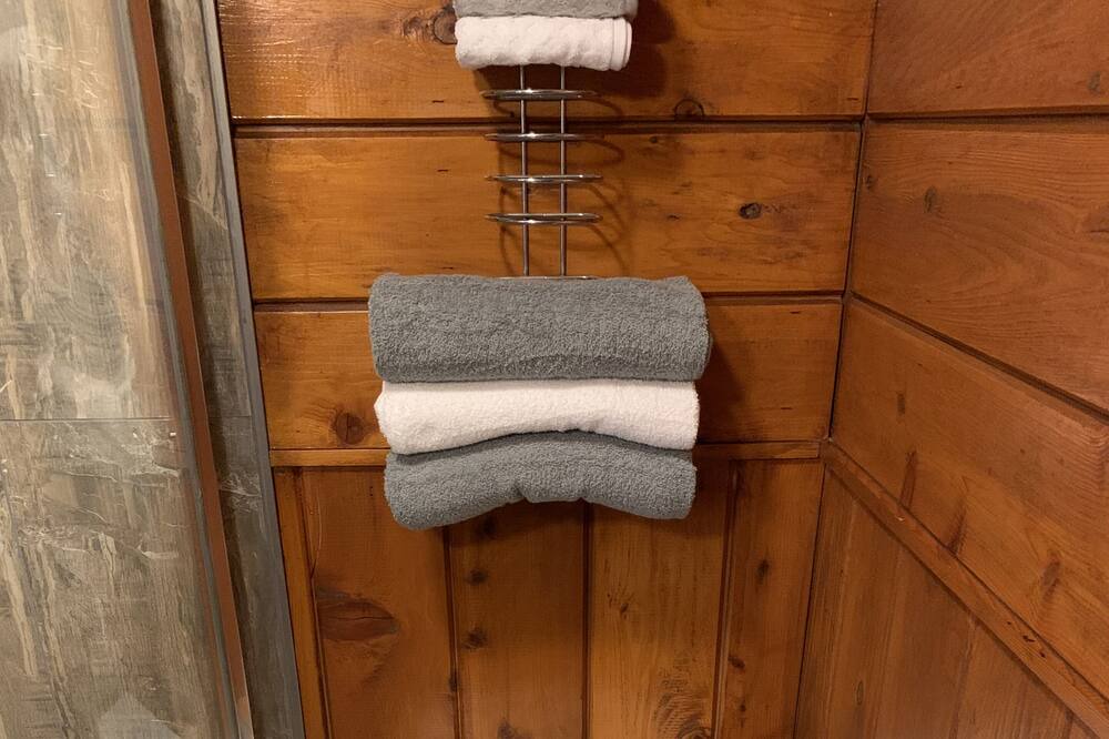 Photo of Bathroom in Cedar Ridge