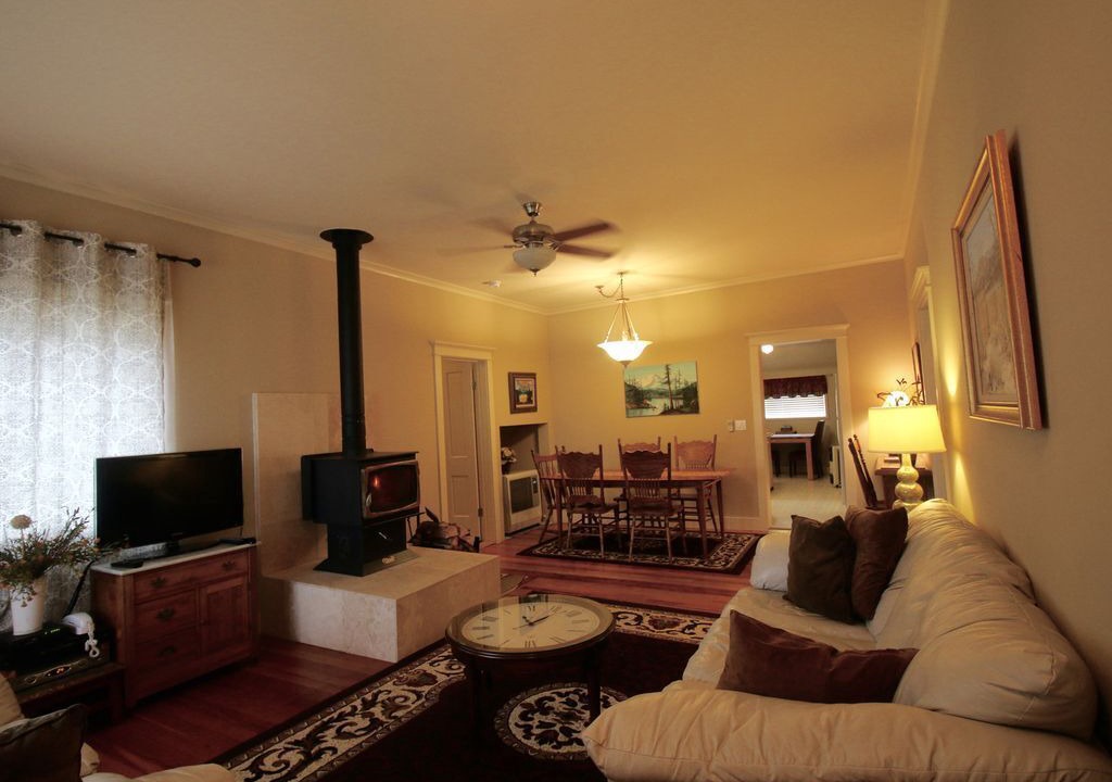 Photo of Livingroom in McCloud