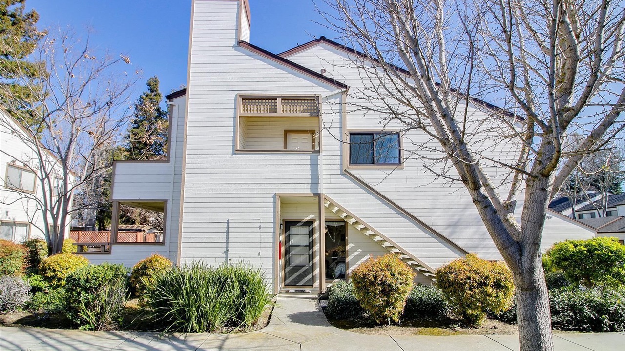 Photo of Outdoor in Carmine - Parkmont
