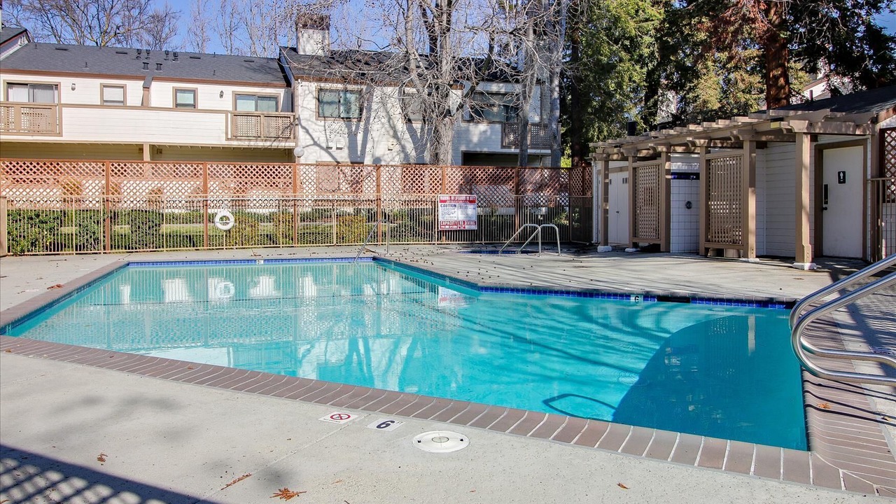 Photo of Outdoor in Carmine - Parkmont