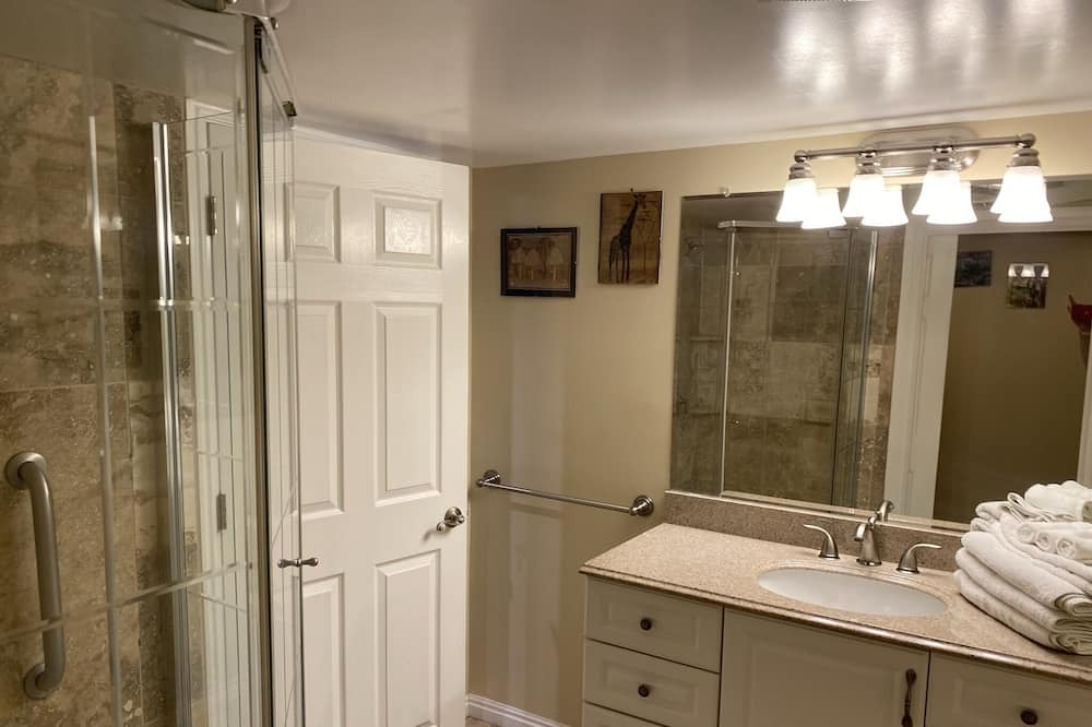 Photo of Bathroom in Murray