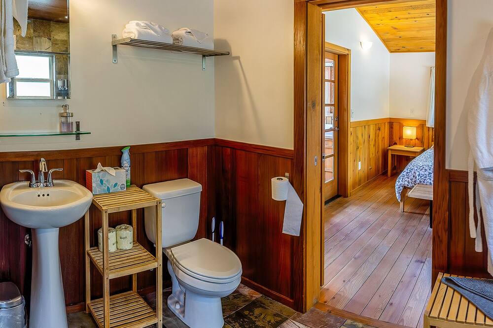 Photo of Bathroom in Ashland