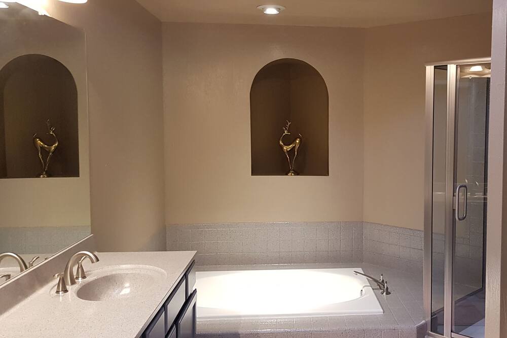 Photo of Bathroom in Red Mountain Ranch