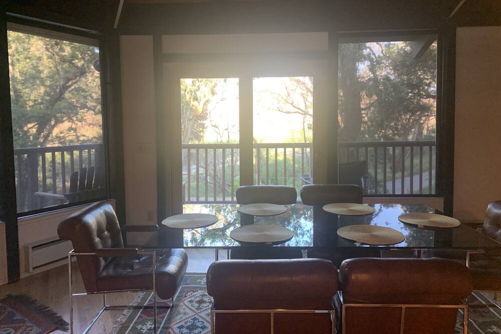Photo of Livingroom in St. Helena