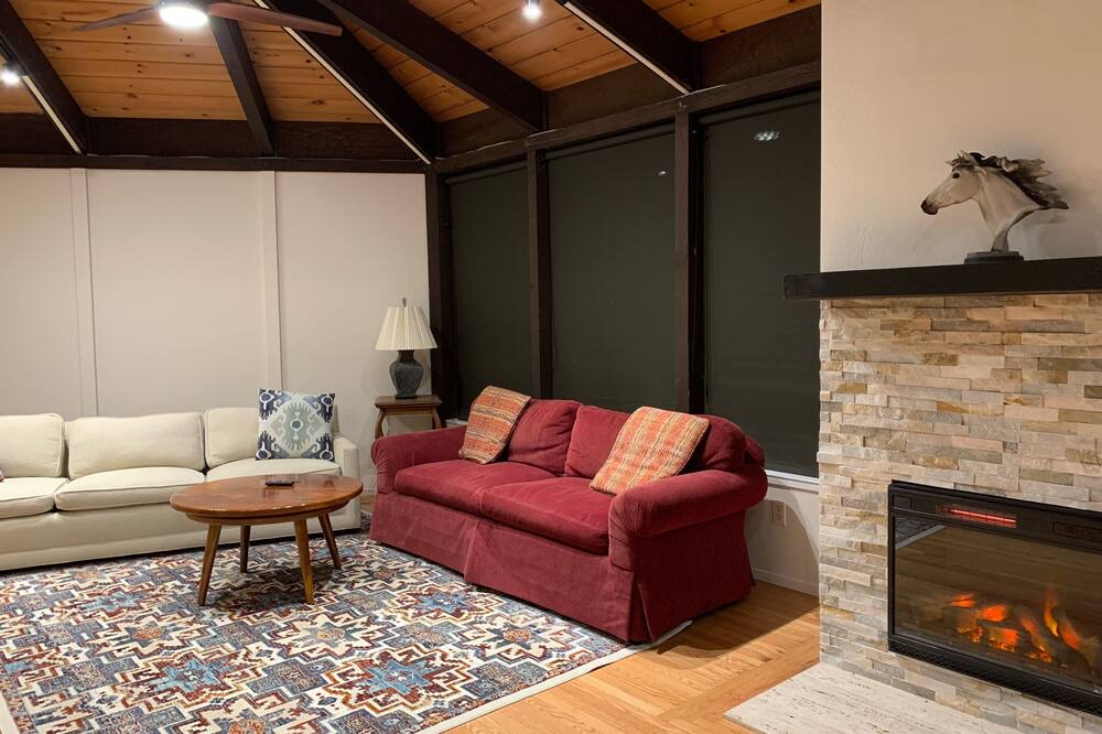Photo of Livingroom in St. Helena