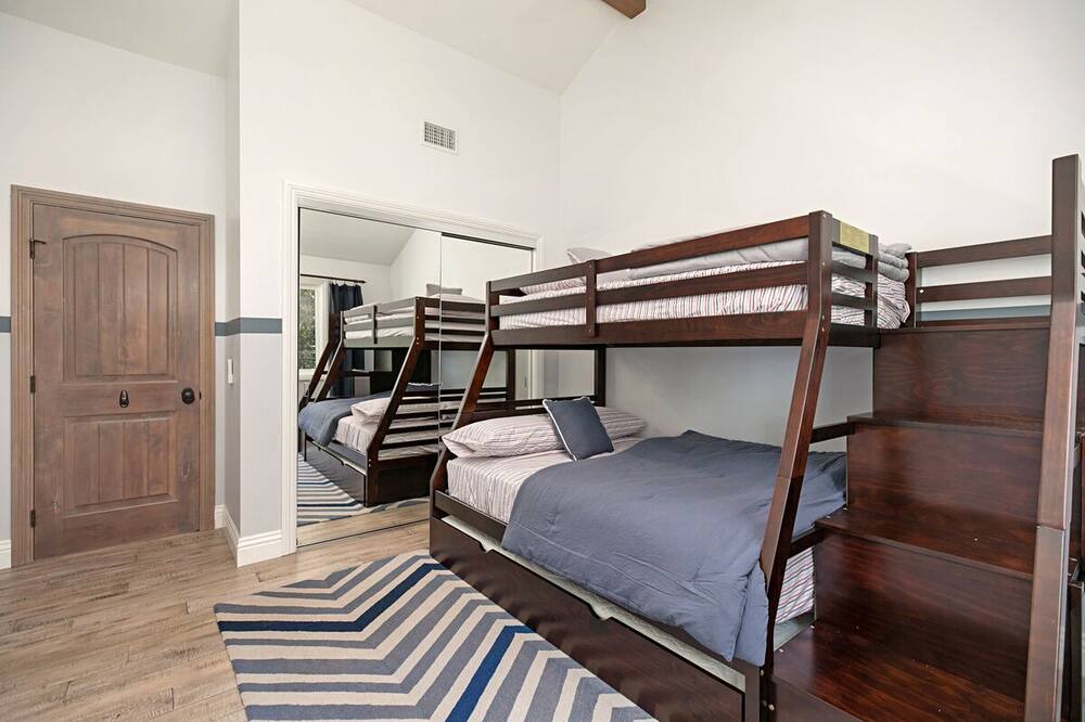 Photo of Bedroom in Laguna Beach