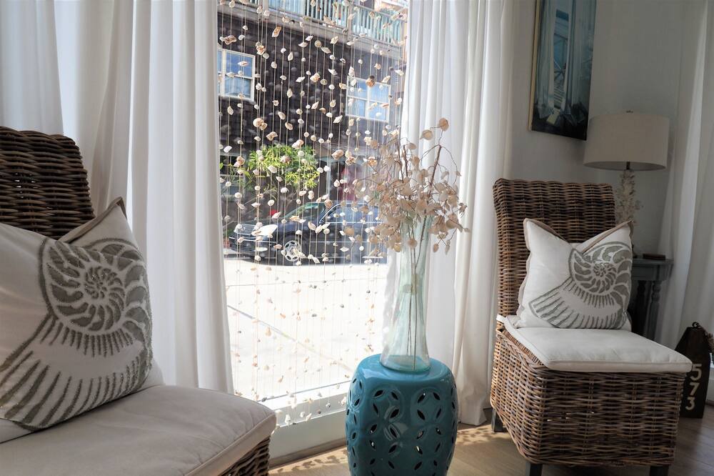 Photo of Livingroom in Peninsula