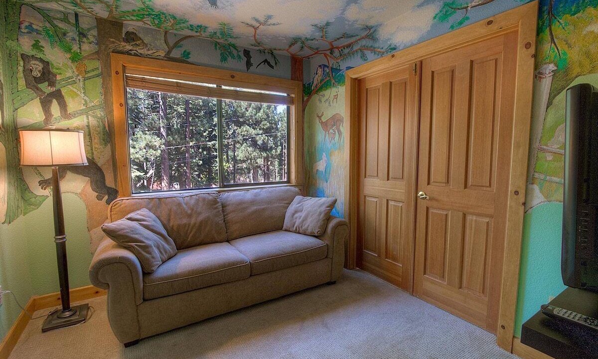 Photo of Livingroom in Montgomery Estates