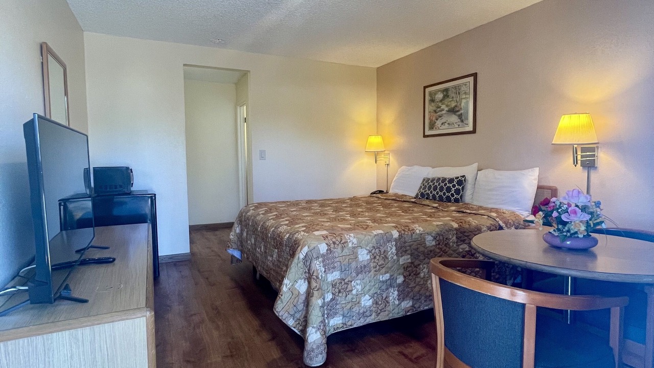 Photo of Bedroom in Lakeport