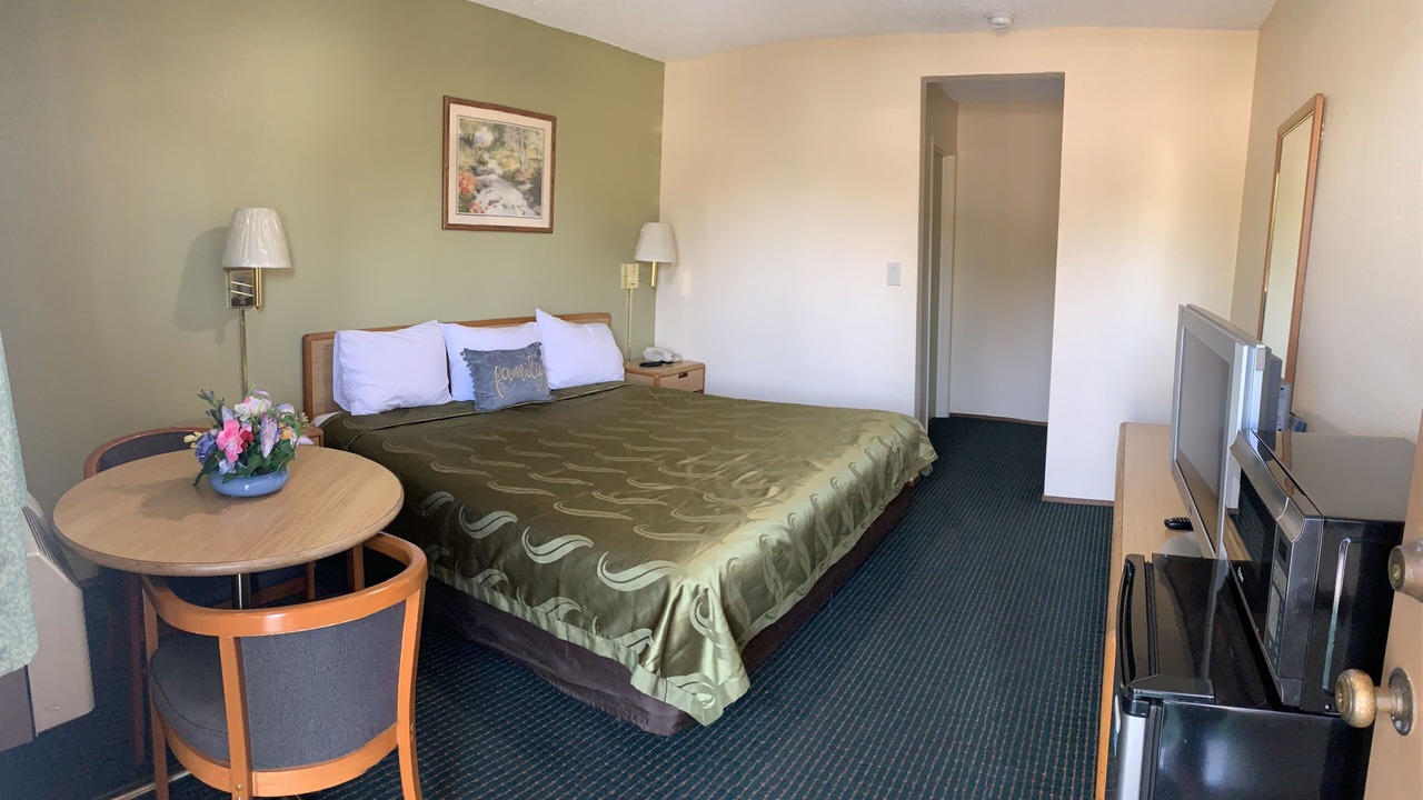 Photo of Bedroom in Lakeport
