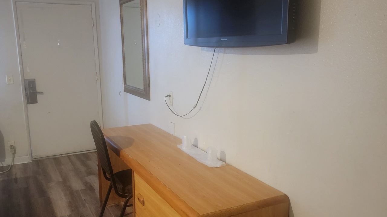 Photo of Bedroom in Oildale