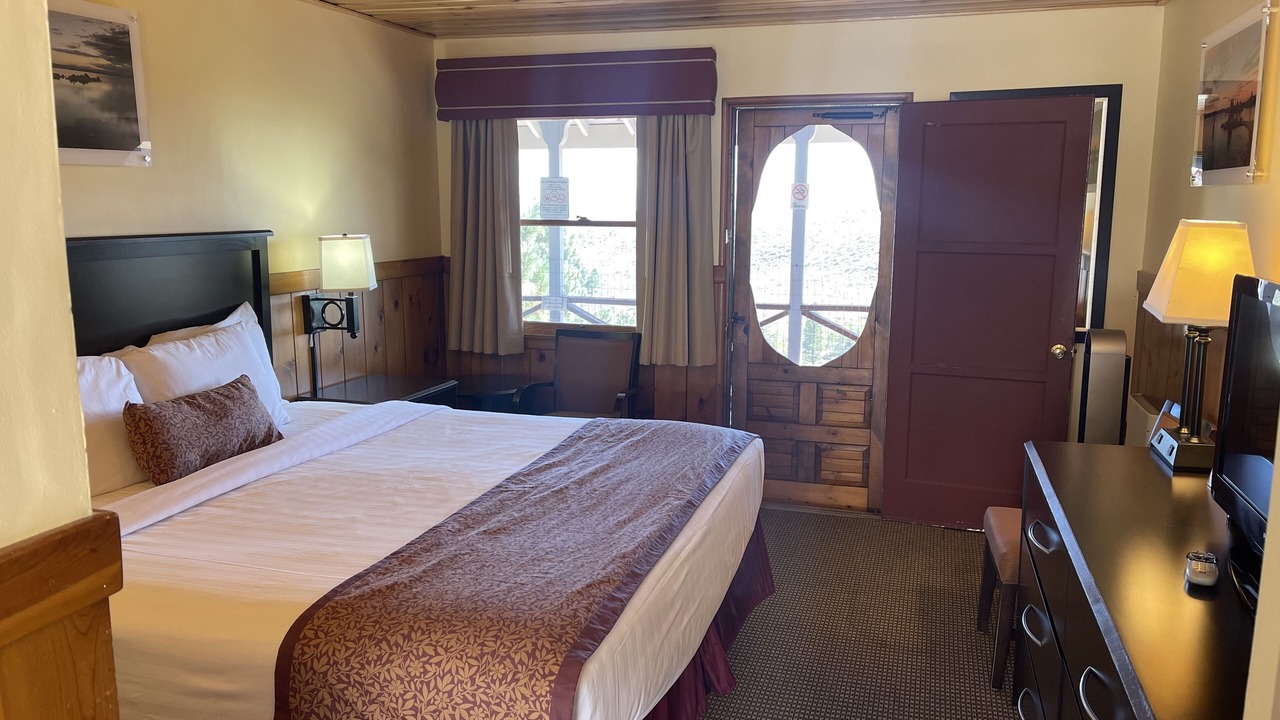 Photo of Bedroom in Lee Vining