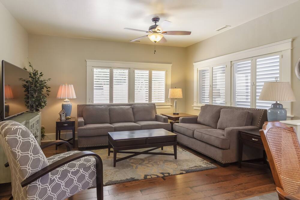 Photo of Livingroom in Nob Hill
