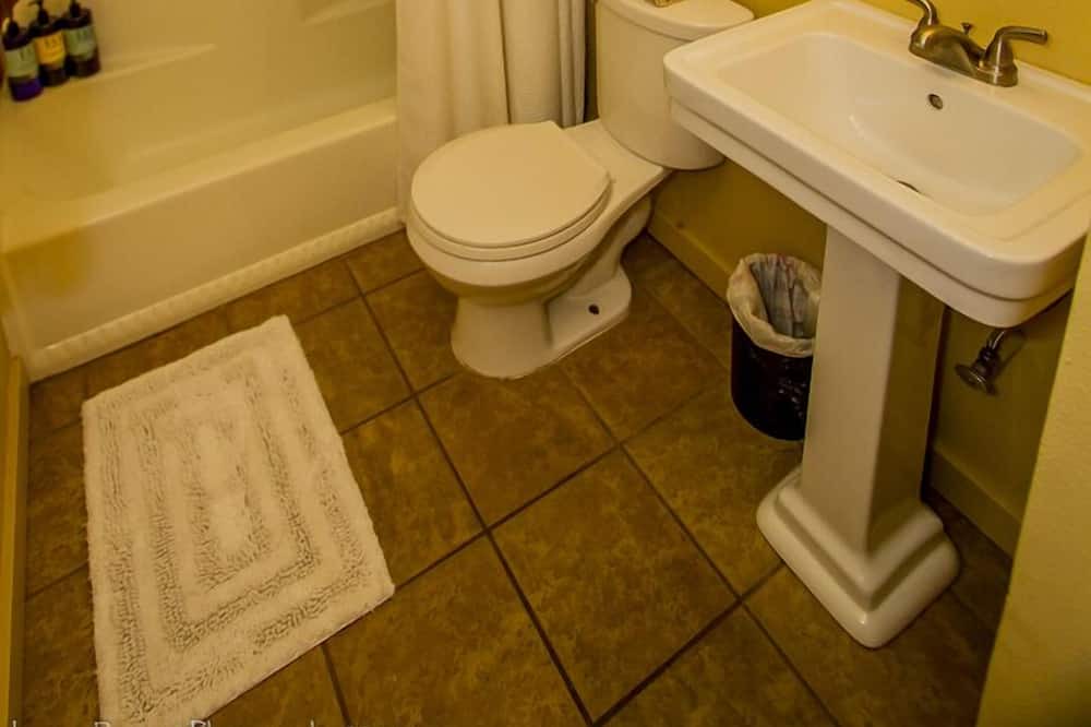 Photo of Bathroom in Mariposa