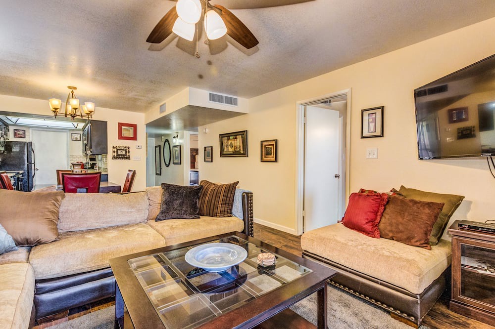 Photo of Livingroom in Desert Shores